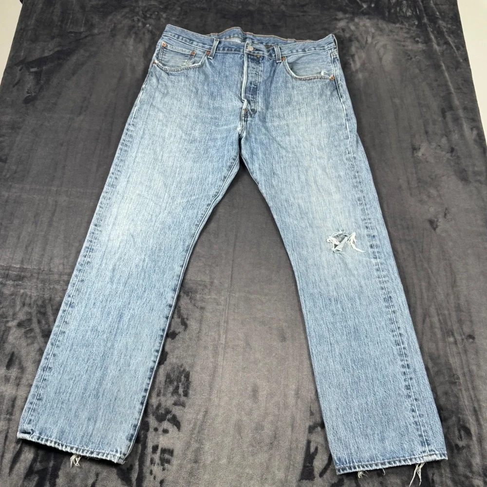 Levi's 501 Original Fit Jeans Mens 38x32 Light Wash Distressed Button Fly Denim